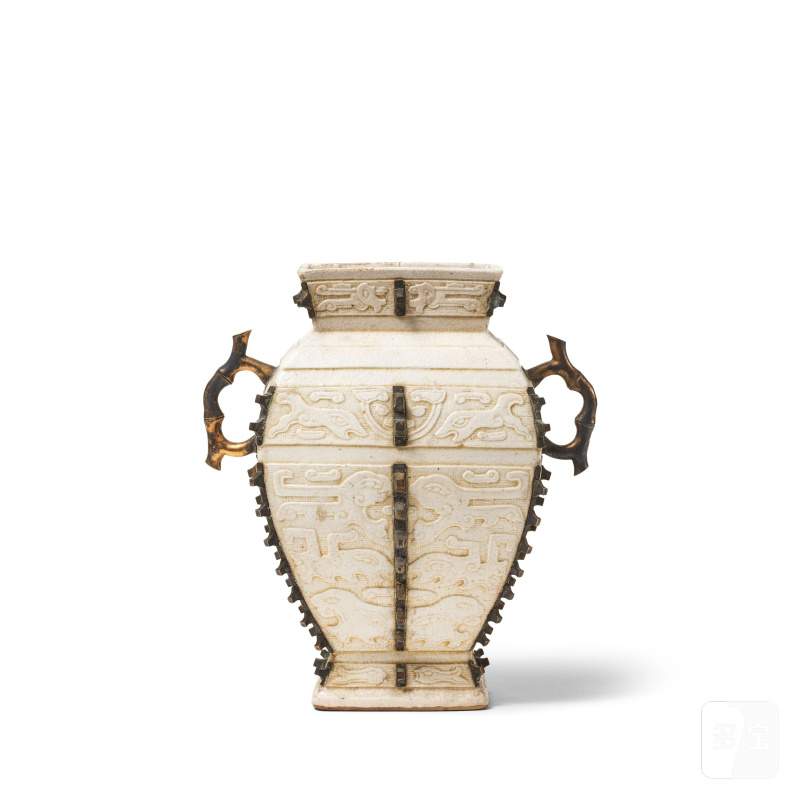 清 十八/十九世紀 白釉仿古印花夔龍紋出戟雙耳瓶 | VASE ARCHAÏSANT EN PORCELAINE TENDRE À GLAÇURE BLANCHE - 图5